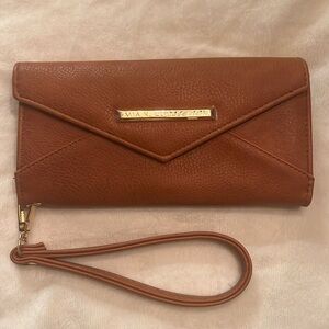NWOT Mia K wristlet